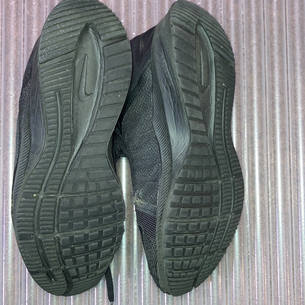 Nike - Picture 2 of 3